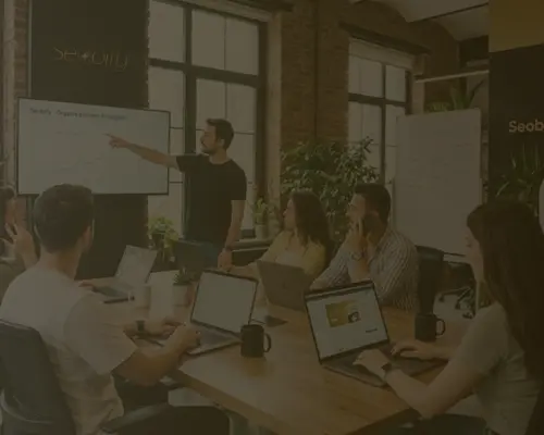 Seobify ekibi dijital pazarlama stratejisi üzerine çalışırken